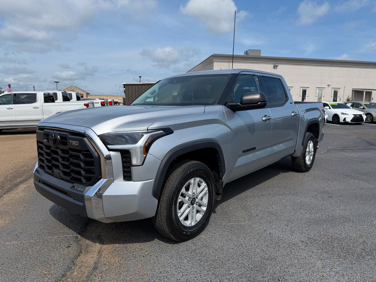 Toyota Tundra SR5 CrewMax 4WD 2023