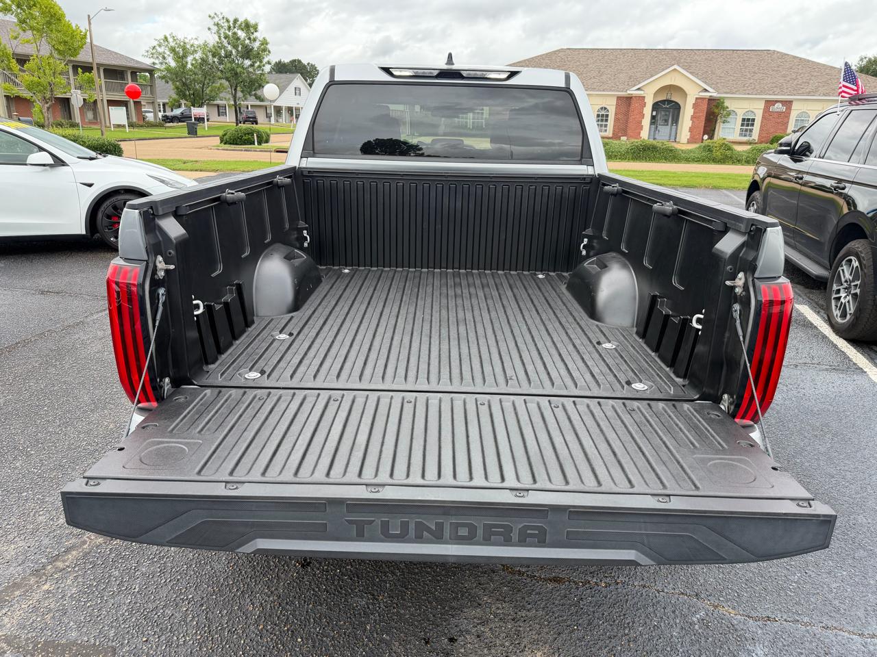 Toyota Tundra SR5 CrewMax 4WD 2023