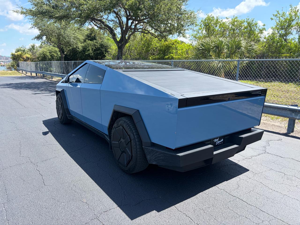 Tesla Cybertruck AWD 2024