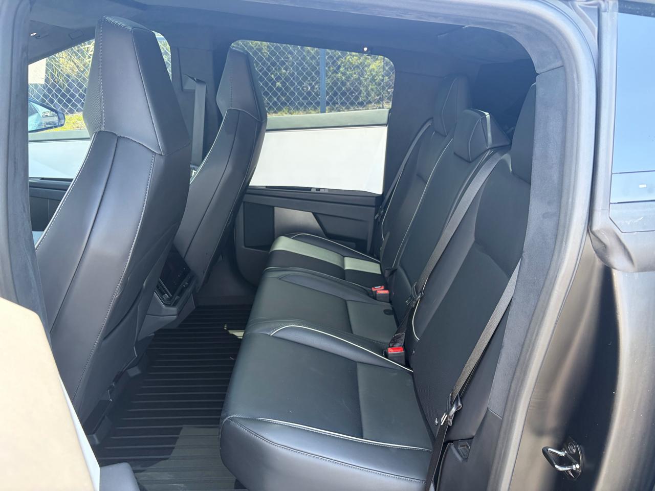 Tesla Cybertruck AWD 2024