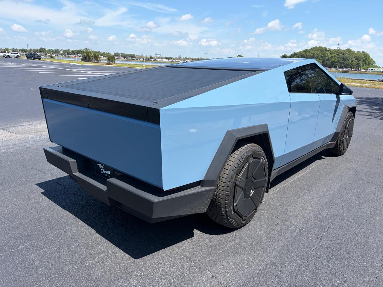 Tesla Cybertruck AWD 2024