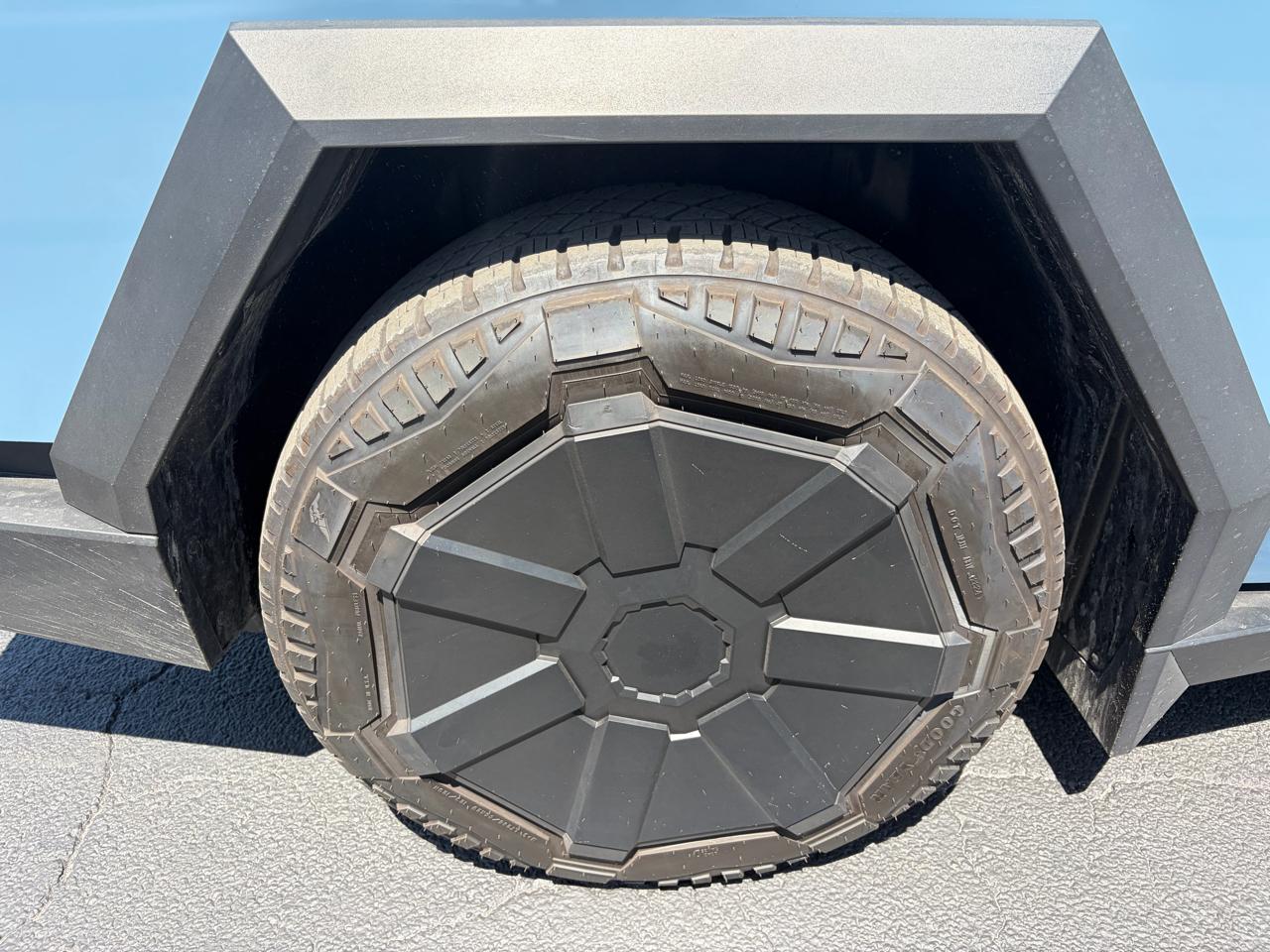 Tesla Cybertruck AWD 2024