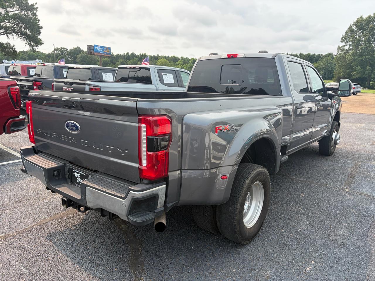 Ford F-350 SD Lariat Crew Cab Long Bed DRW 4WD 2024
