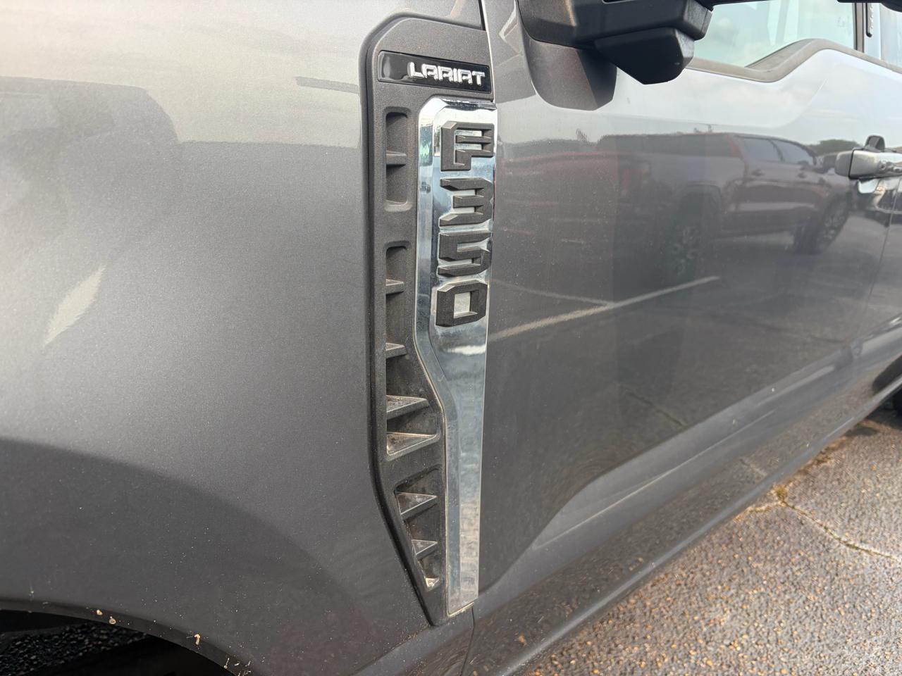 Ford F-350 SD Lariat Crew Cab Long Bed DRW 4WD 2024
