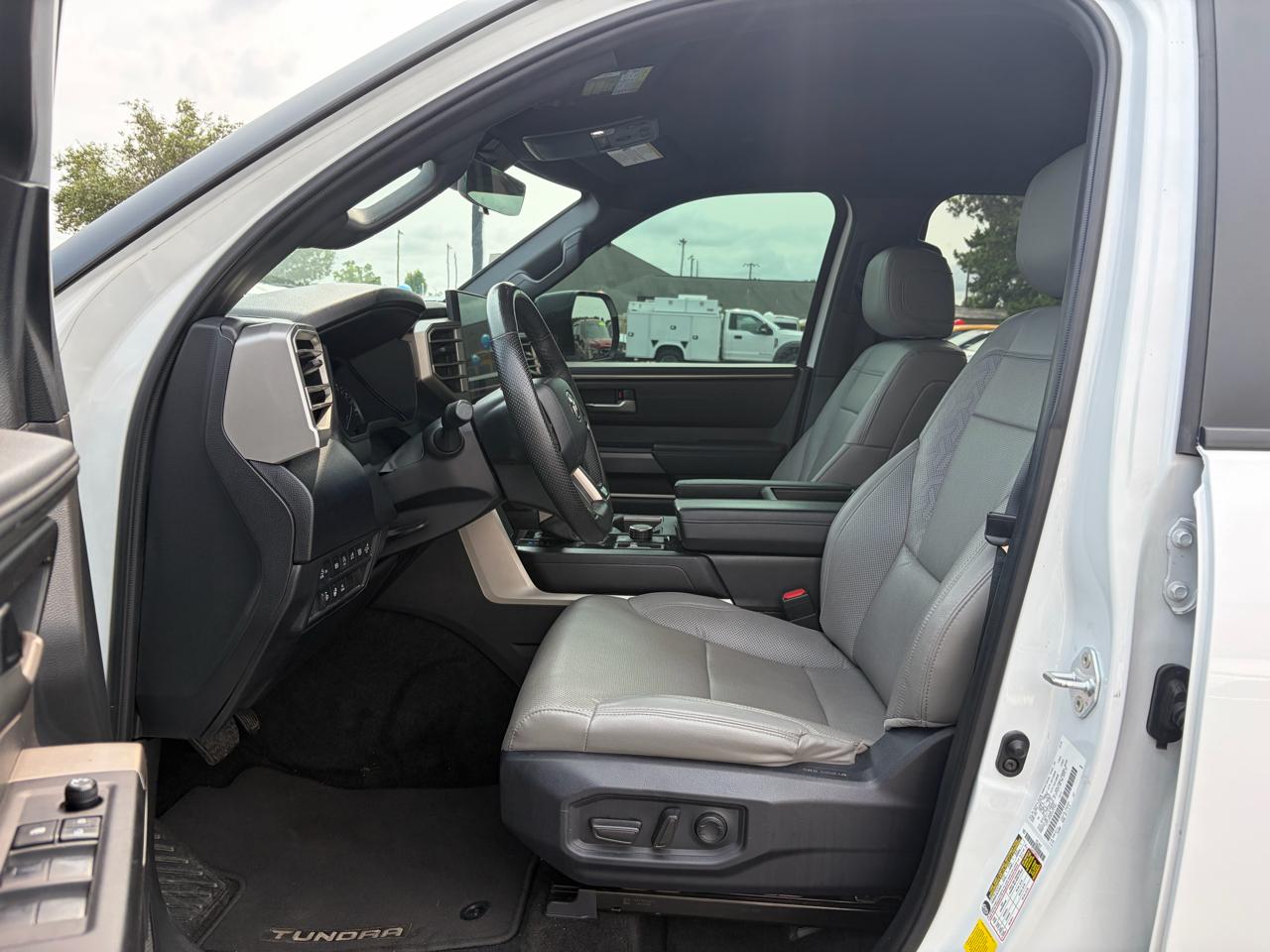 Toyota Tundra SR5 CrewMax 4WD 2025