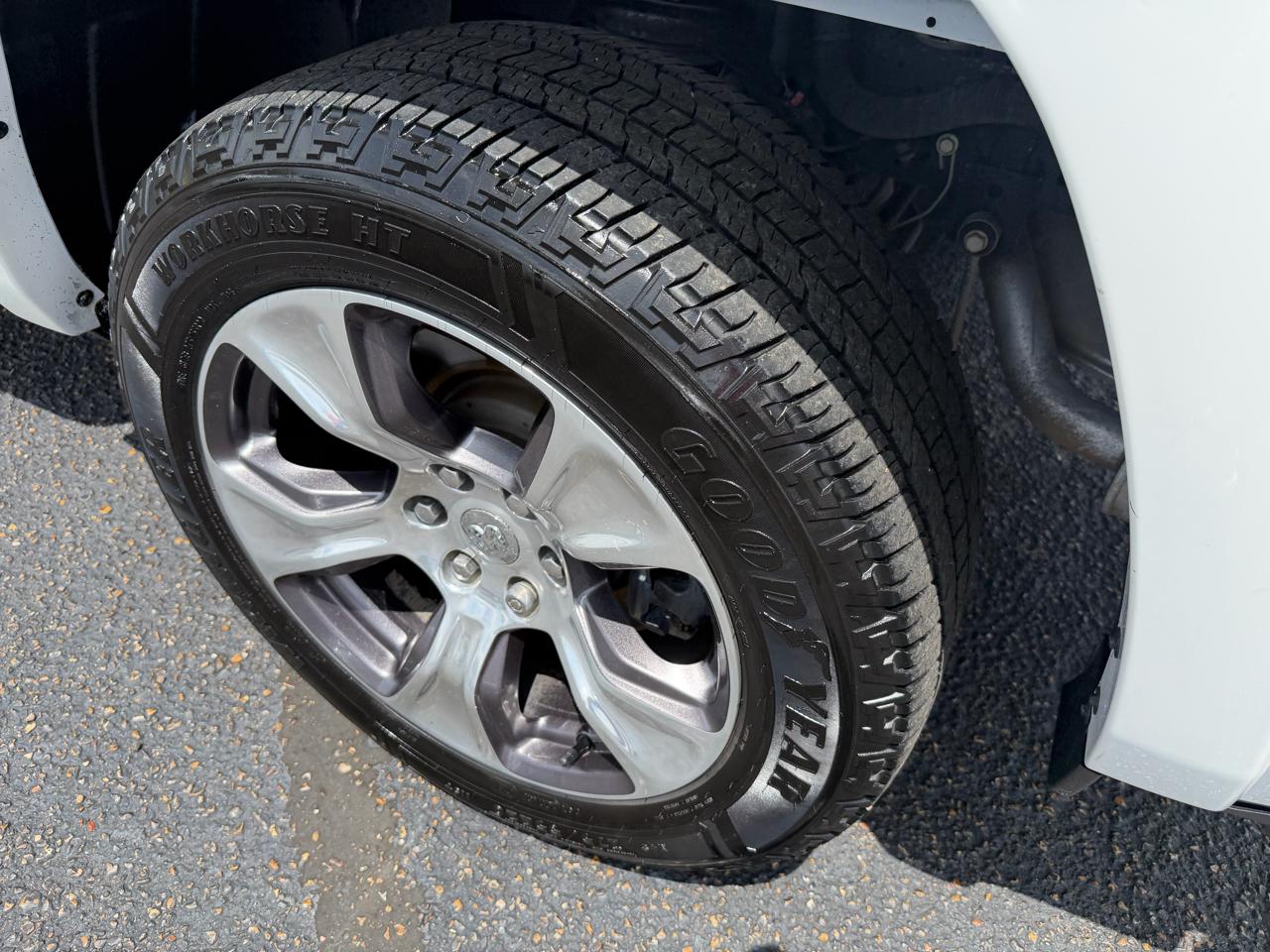 RAM 1500 Laramie Crew Cab SWB 4WD 2021