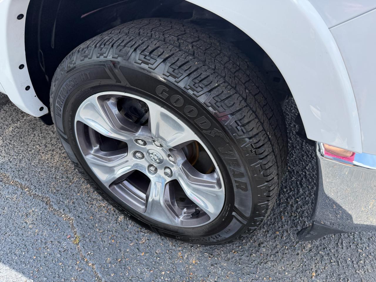 RAM 1500 Laramie Crew Cab SWB 4WD 2021