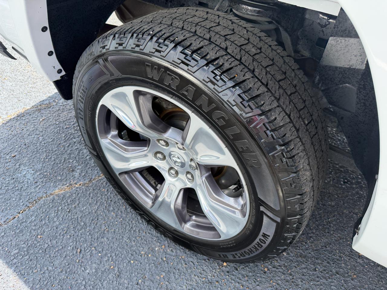 RAM 1500 Laramie Crew Cab SWB 4WD 2021