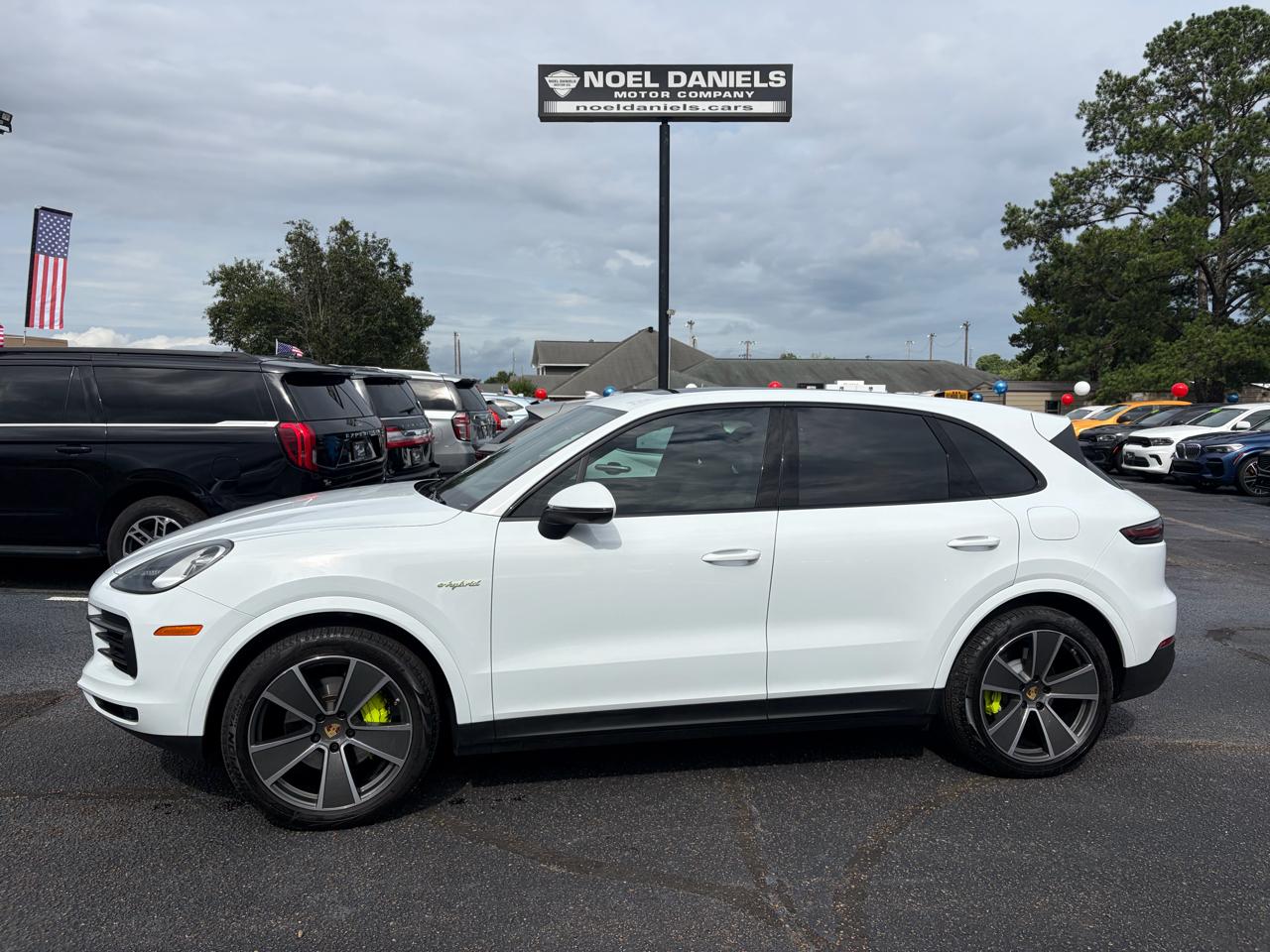 2023 Porsche Cayenne E-Hybrid's photo