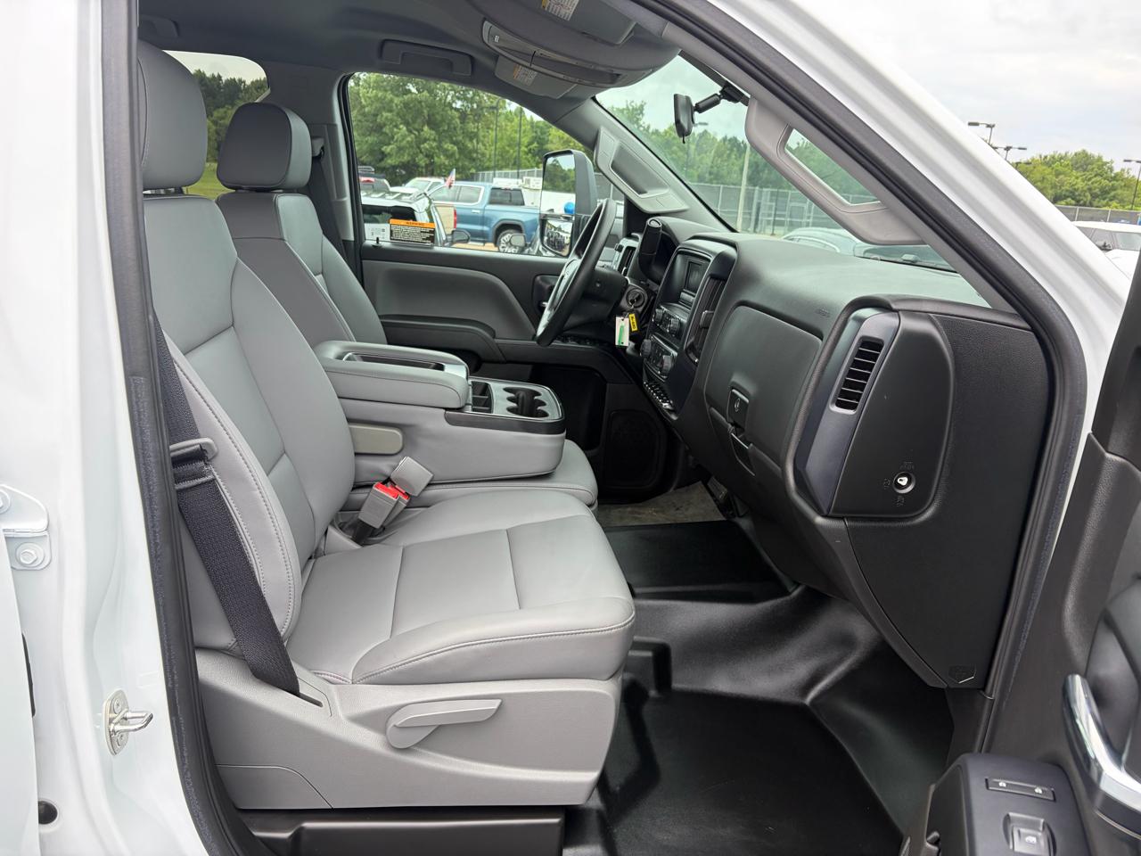 Chevrolet Silverado 5500HD Chassis  2024