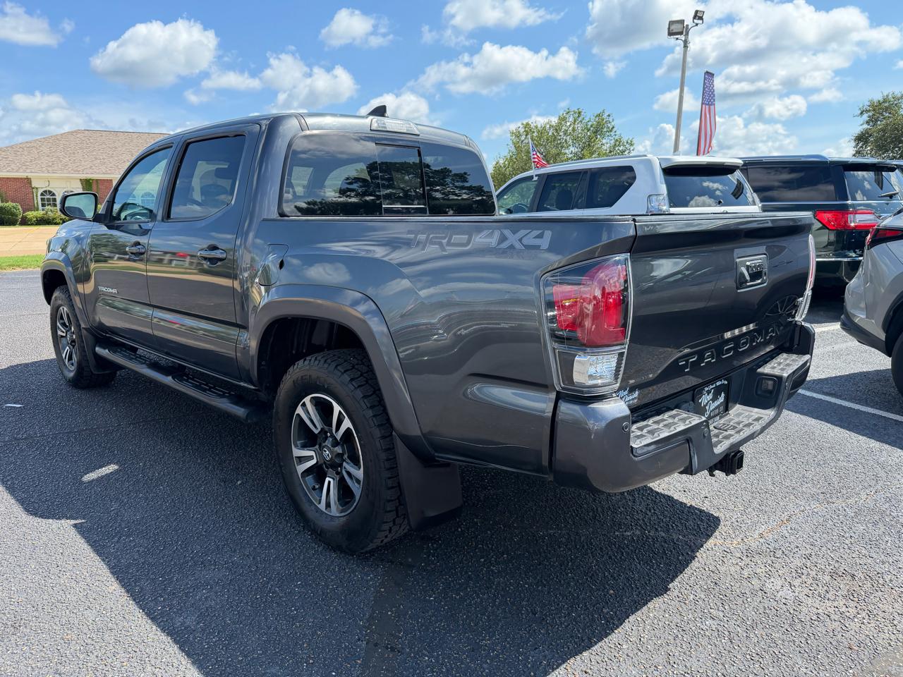 View vehicle photo 7