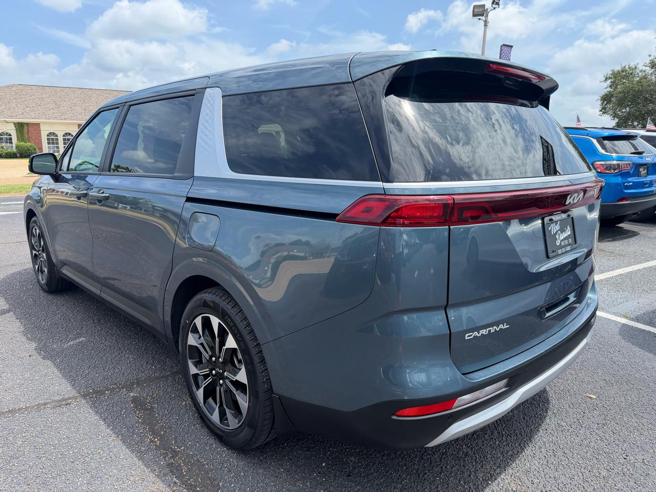 Kia Carnival EX 2024