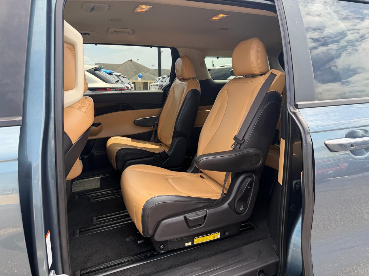 Kia Carnival EX 2024