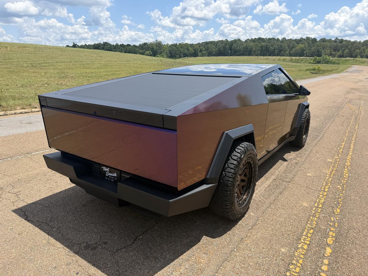 Tesla Cybertruck AWD 2024