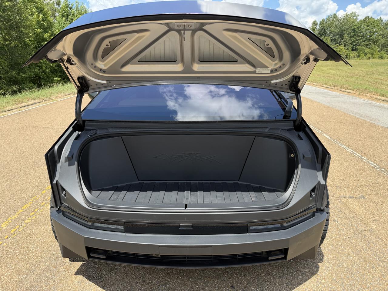 Tesla Cybertruck AWD 2024