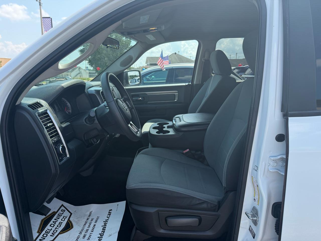 RAM 1500 Classic Tradesman Crew Cab SWB 2WD 2021