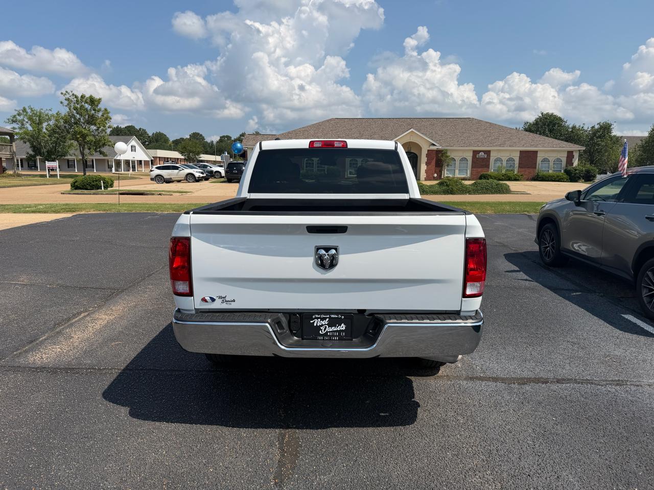 RAM 1500 Classic Tradesman Crew Cab SWB 2WD 2021