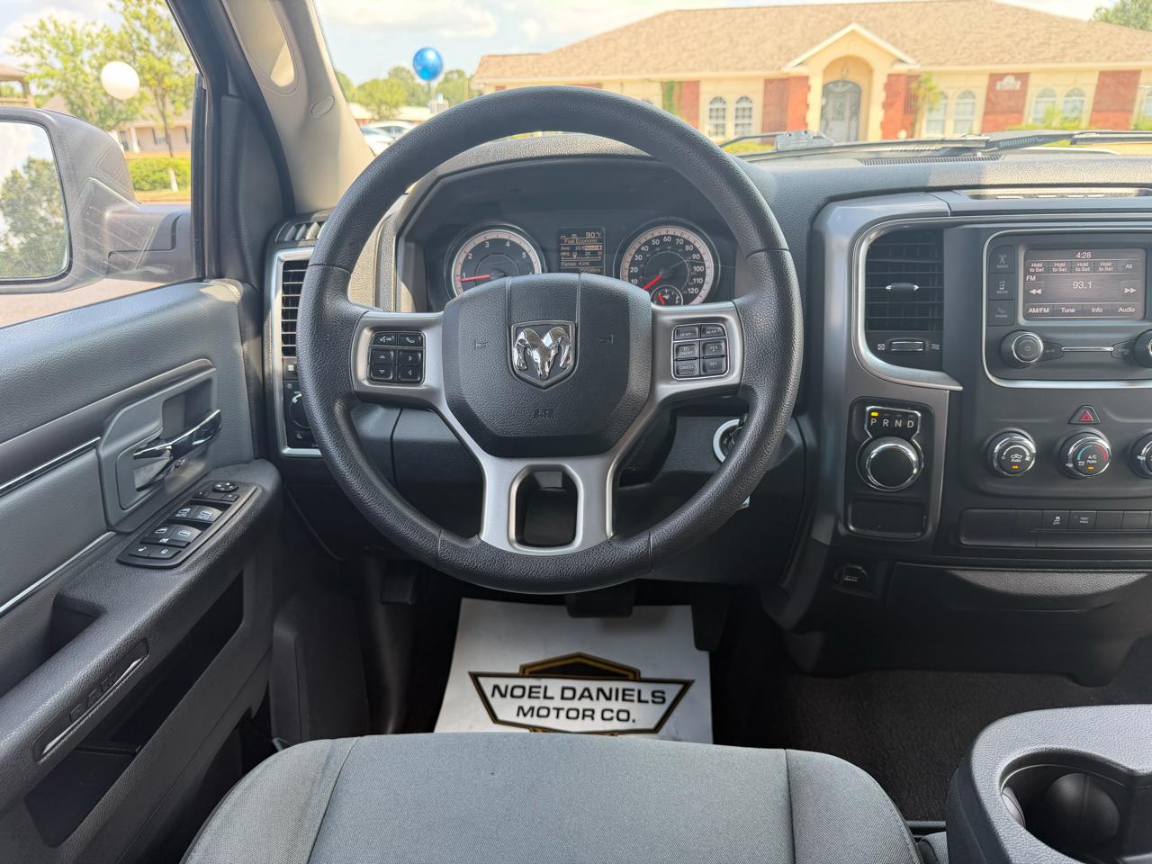 RAM 1500 Classic Tradesman Crew Cab SWB 2WD 2021