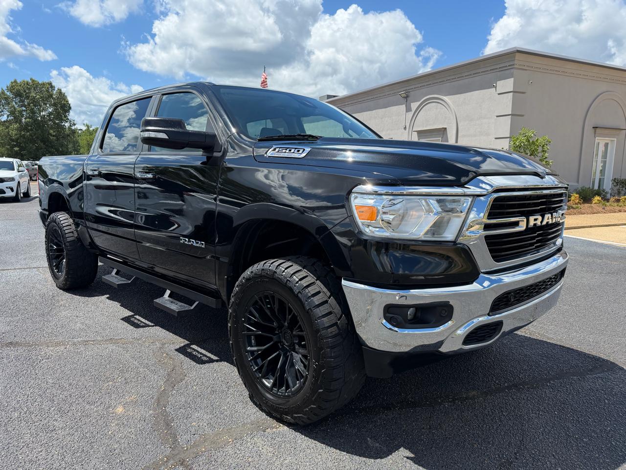RAM 1500 Big Horn Crew Cab SWB 4WD 2020