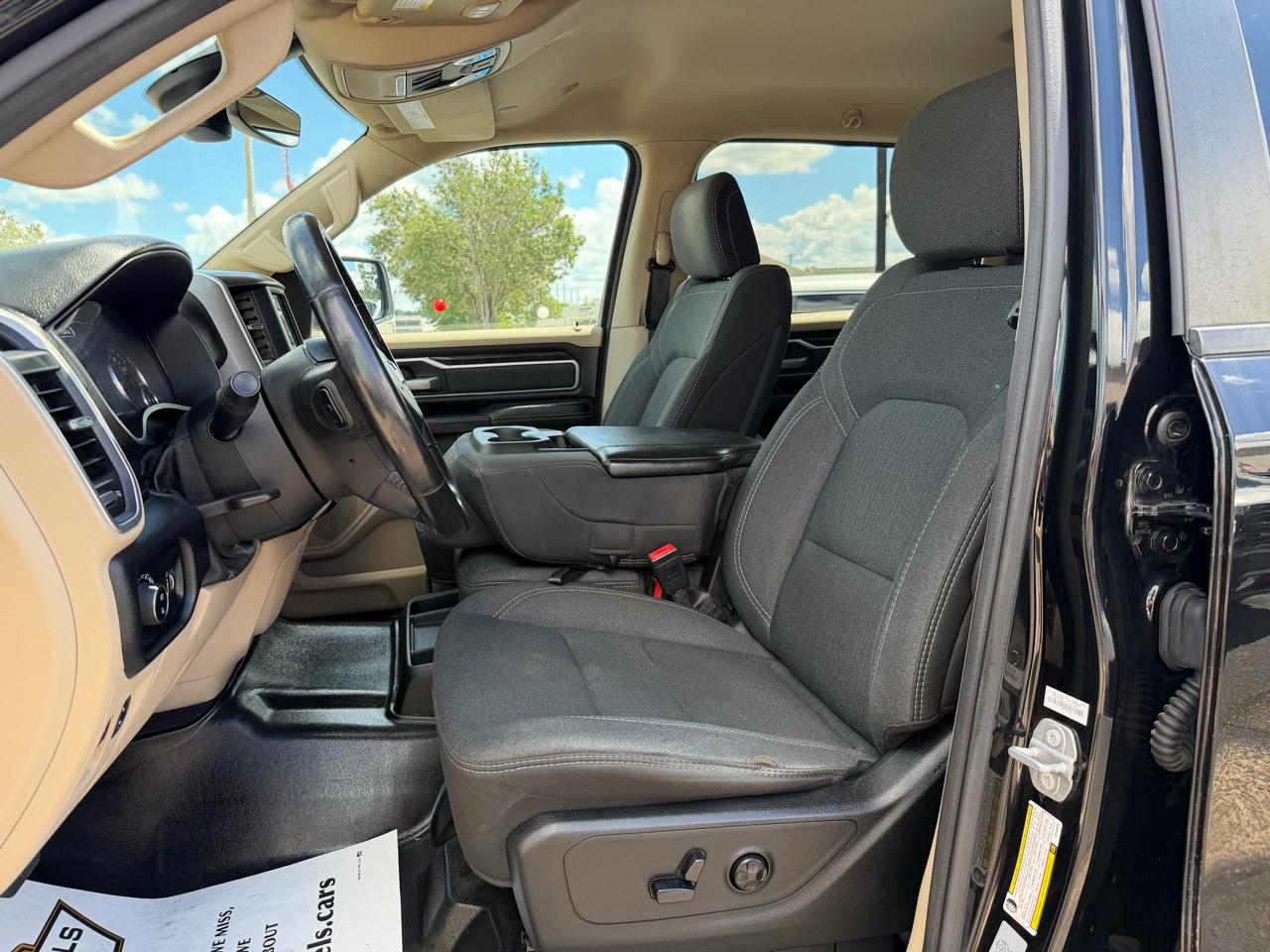 RAM 1500 Big Horn Crew Cab SWB 4WD 2020