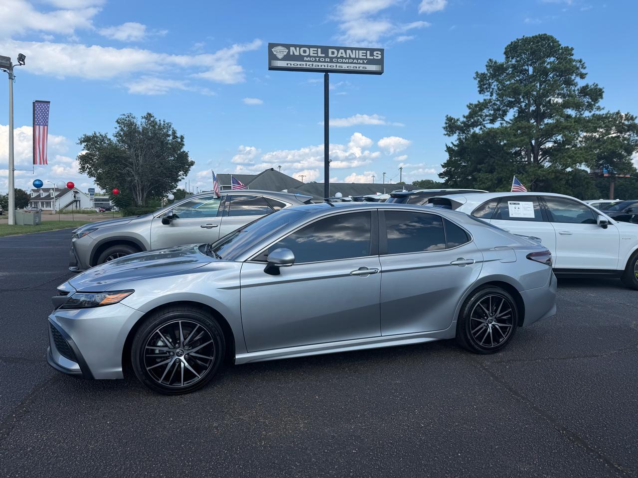 Toyota Camry SE 2023