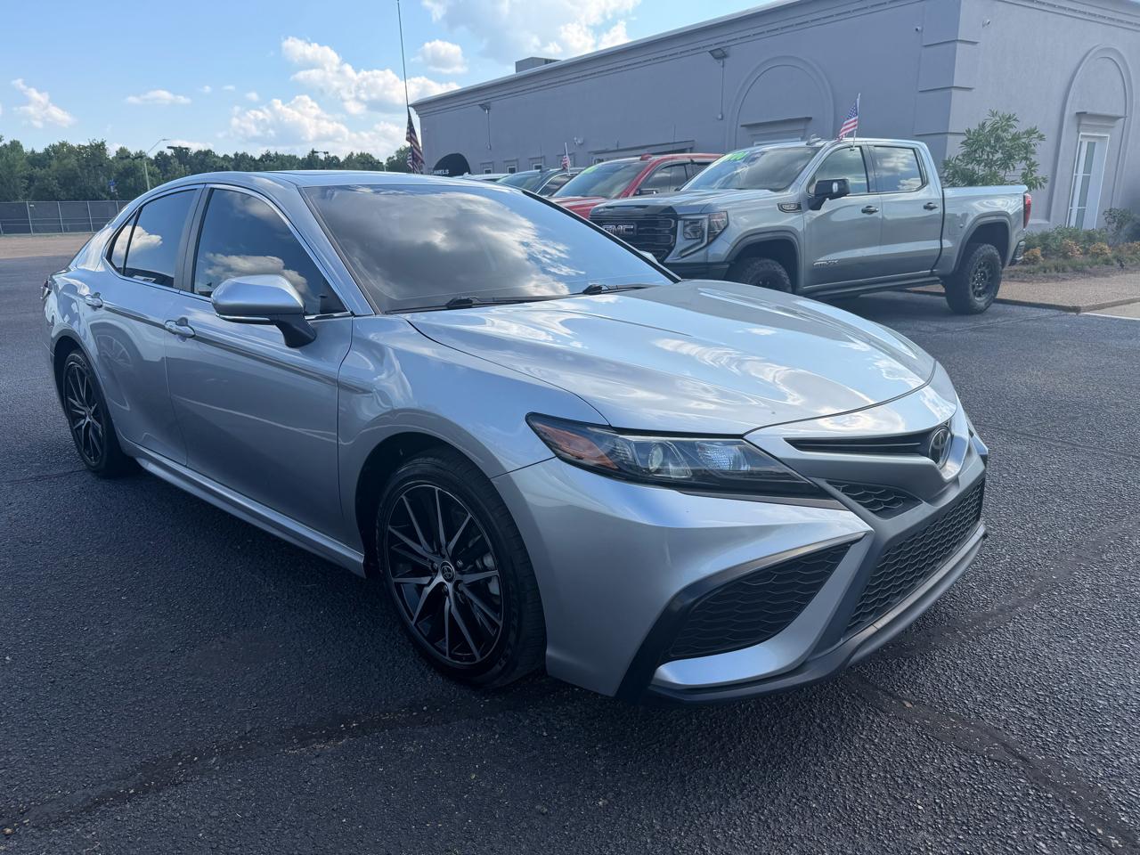 Toyota Camry SE 2023