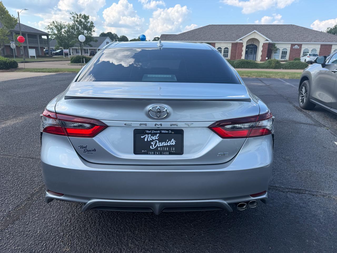 Toyota Camry SE 2023