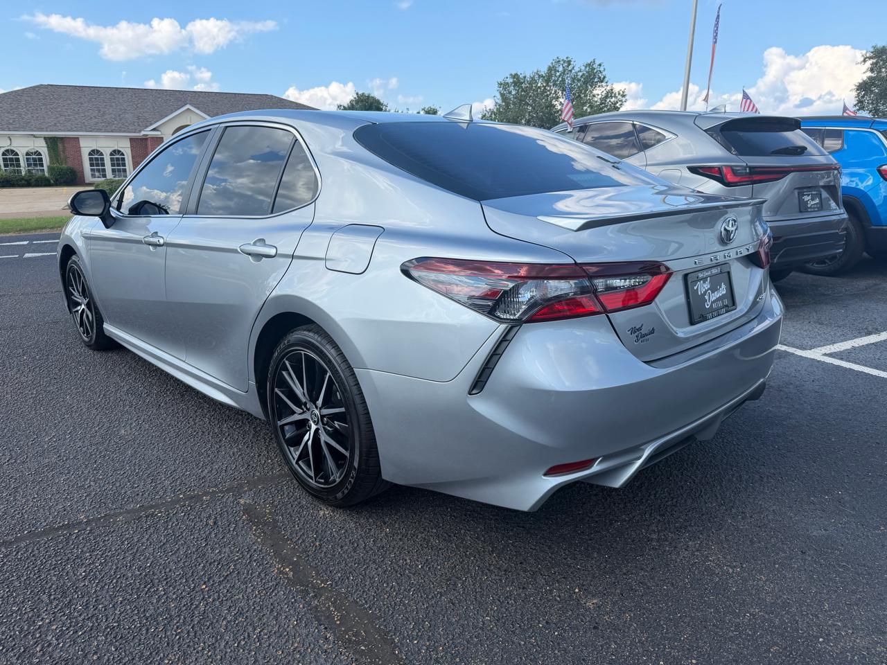 Toyota Camry SE 2023