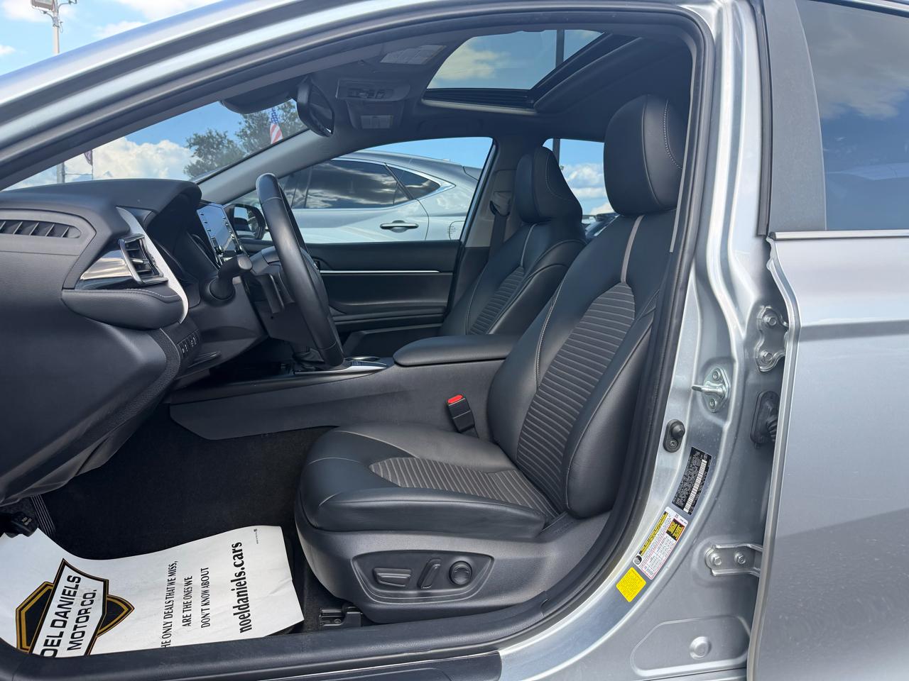Toyota Camry SE 2023