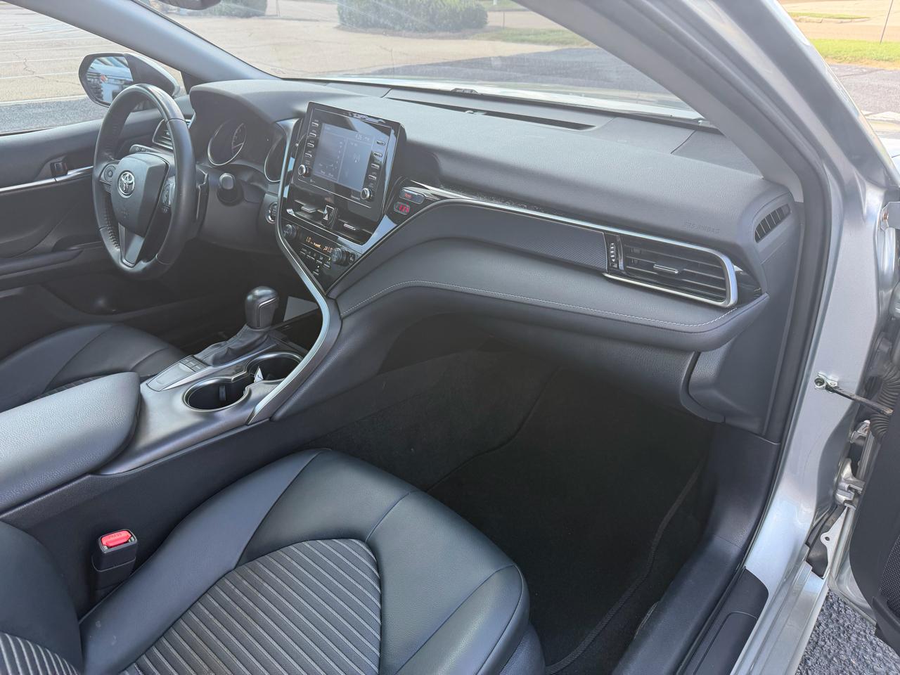 Toyota Camry SE 2023