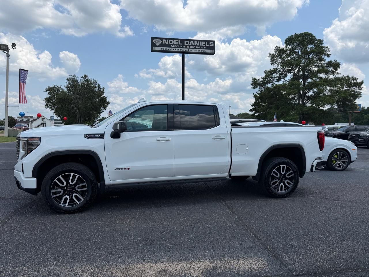 2023 GMC Sierra 1500 AT4 Crew Cab 4WD