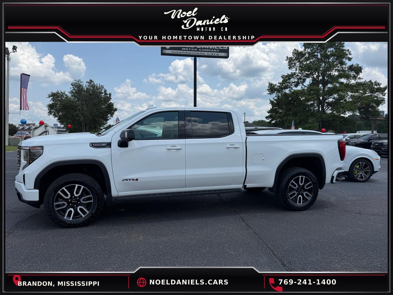 GMC Sierra 1500 AT4 Crew Cab 4WD 2023