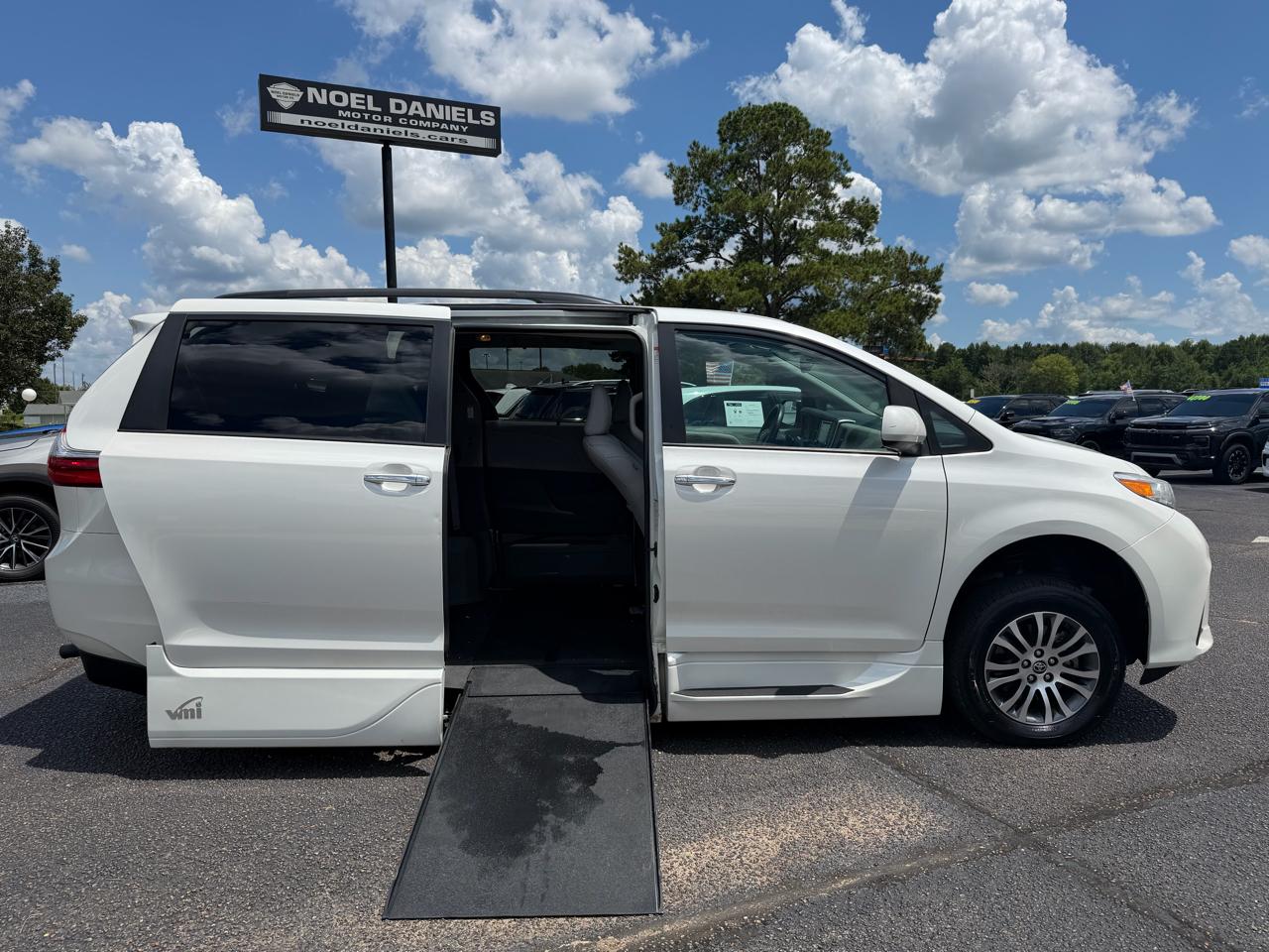Toyota Sienna Limited Premium 7-Passenger 2020