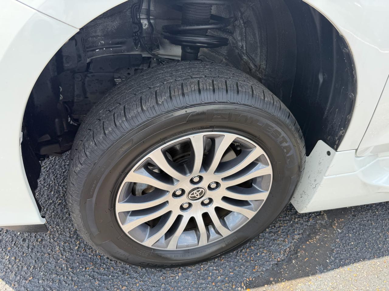 Toyota Sienna Limited Premium 7-Passenger 2020