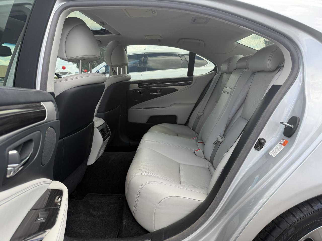 Lexus LS 460 RWD 2017