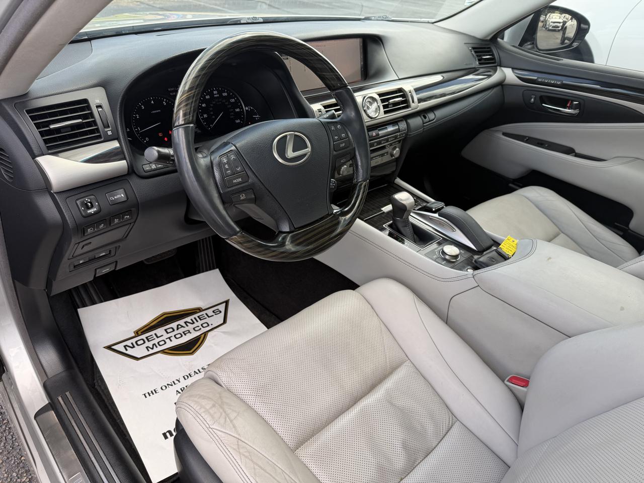 Lexus LS 460 RWD 2017