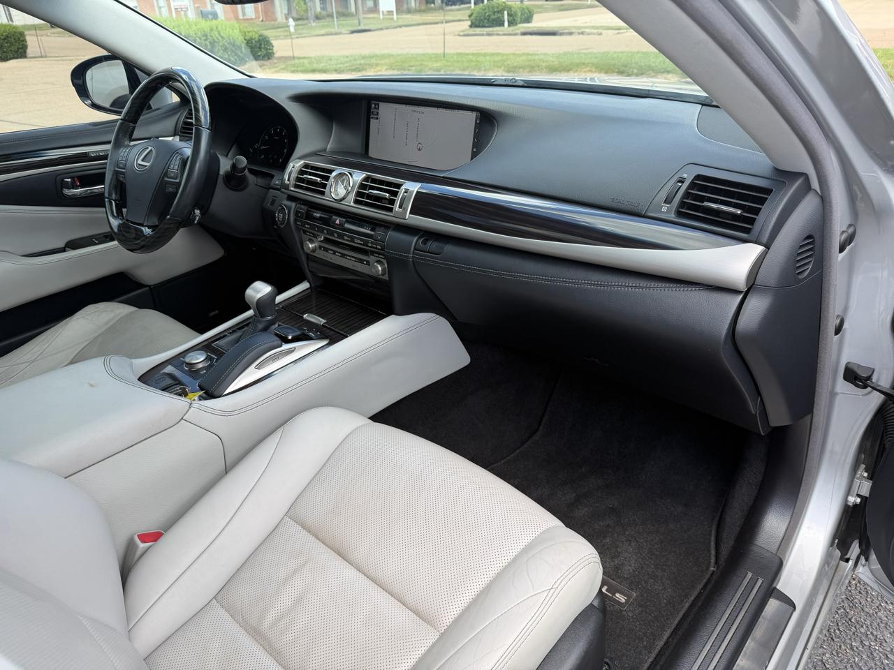 Lexus LS 460 RWD 2017