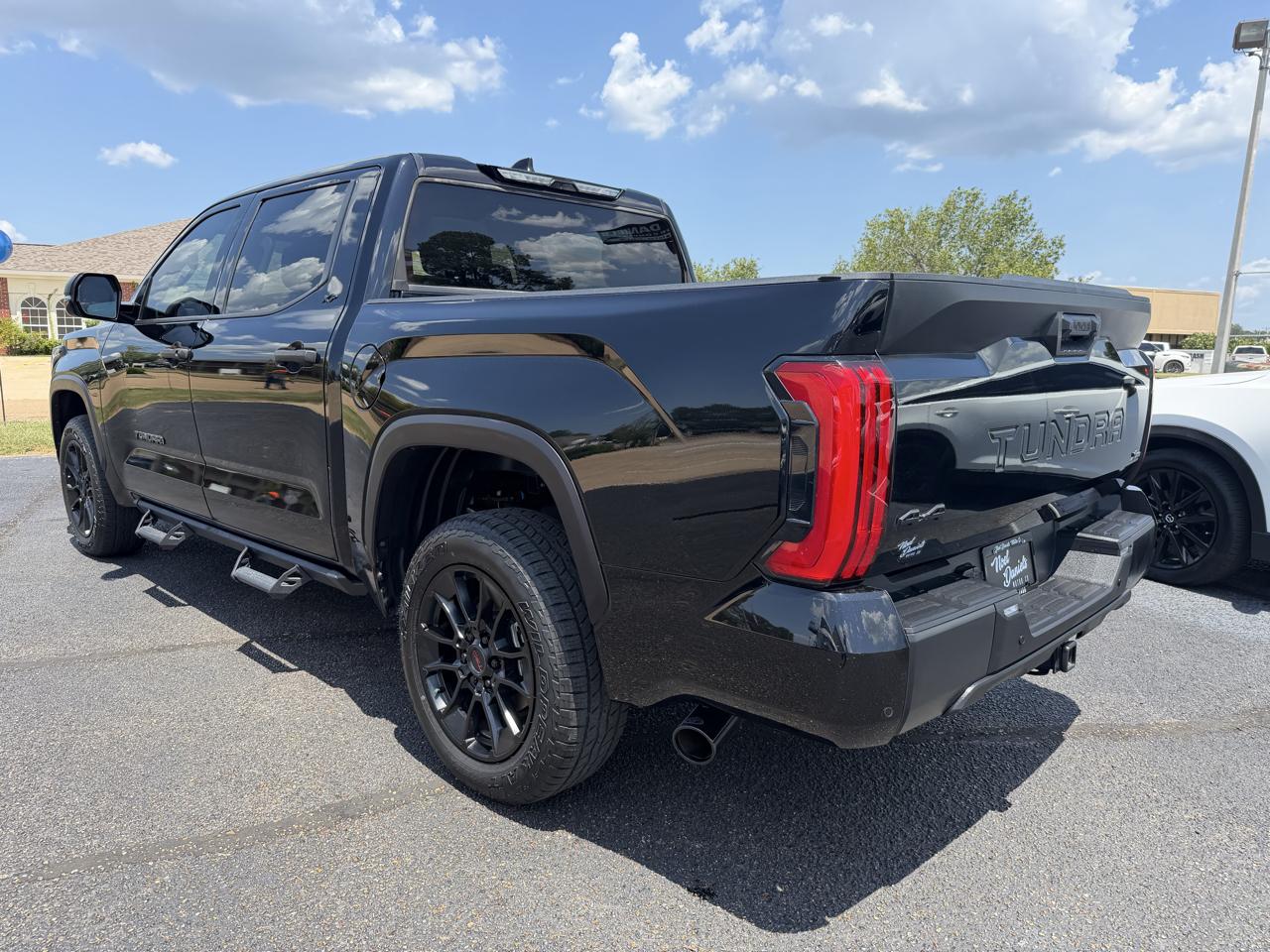 Toyota Tundra SR5 CrewMax 4WD 2023