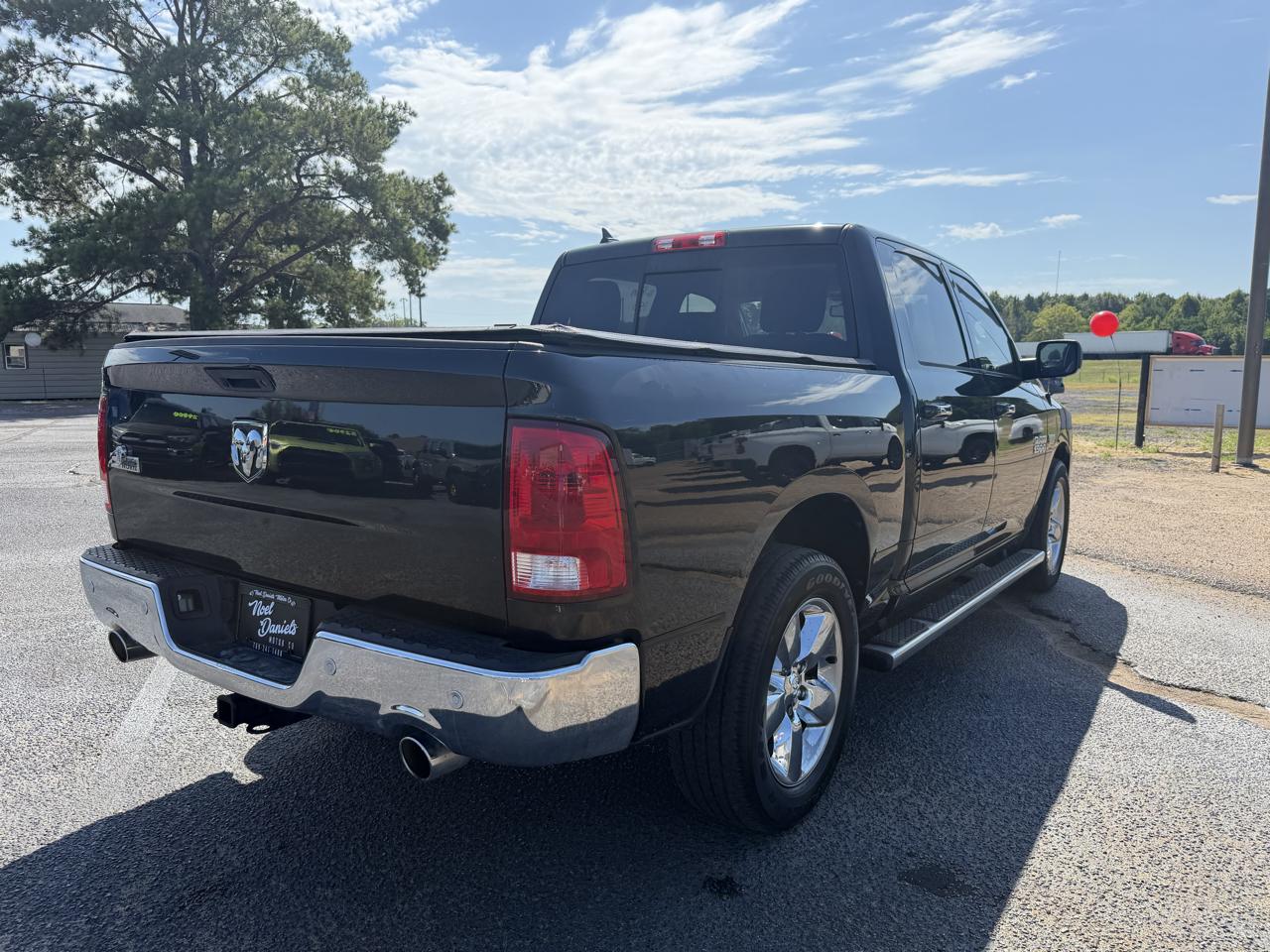 RAM 1500 SLT Crew Cab SWB 2WD 2016