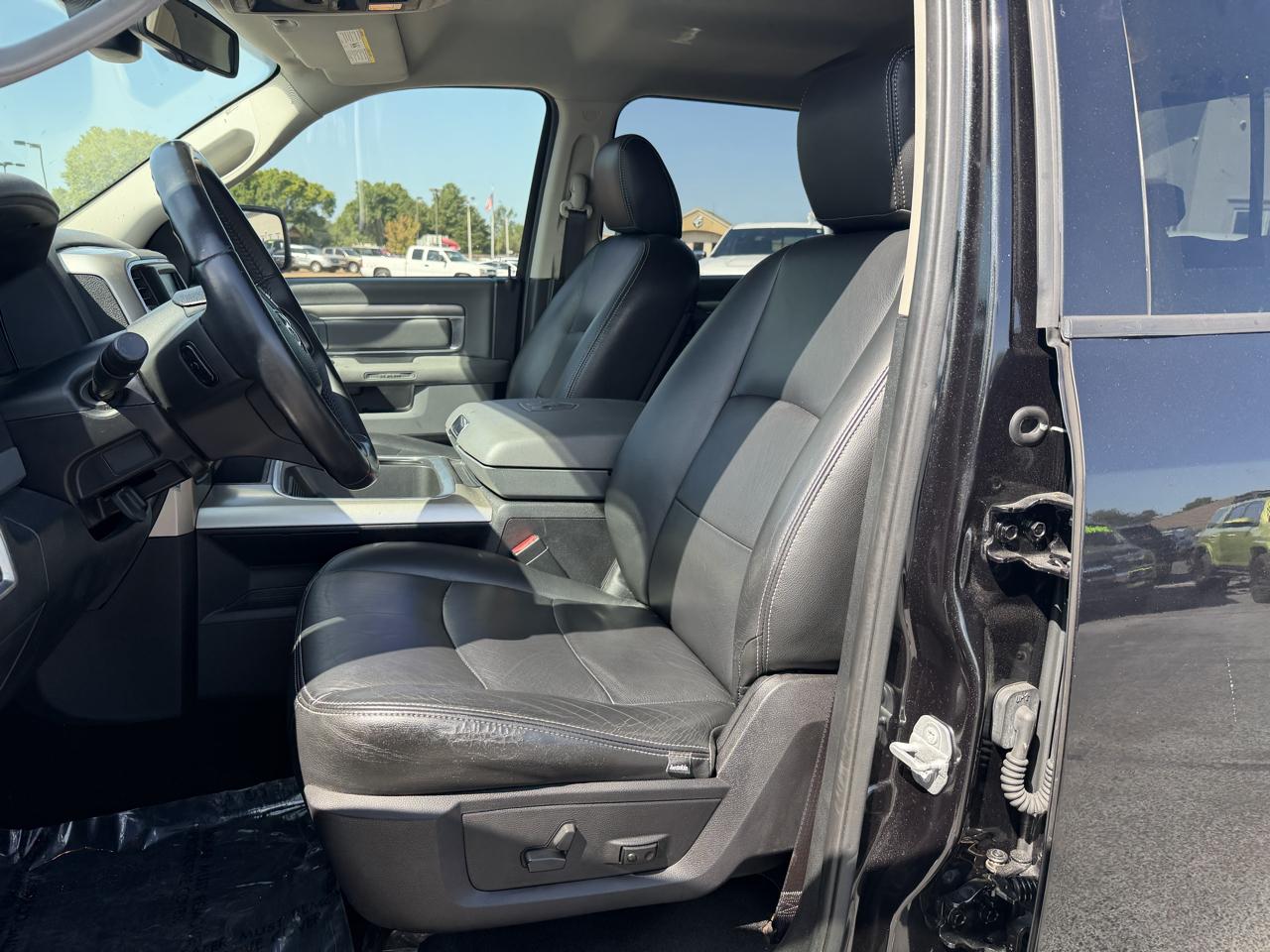 RAM 1500 SLT Crew Cab SWB 2WD 2016