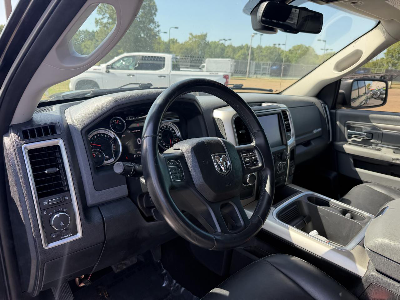 RAM 1500 SLT Crew Cab SWB 2WD 2016