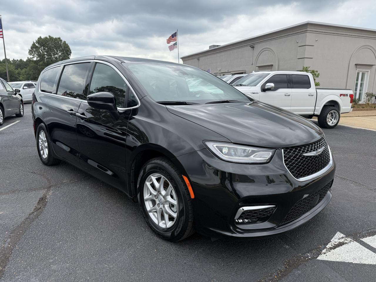 Chrysler Pacifica Select 2025