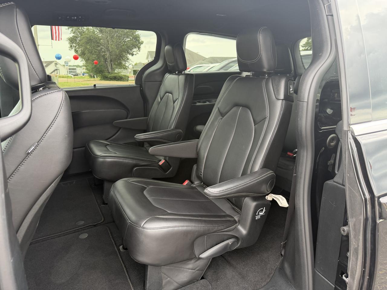 Chrysler Pacifica Select 2025