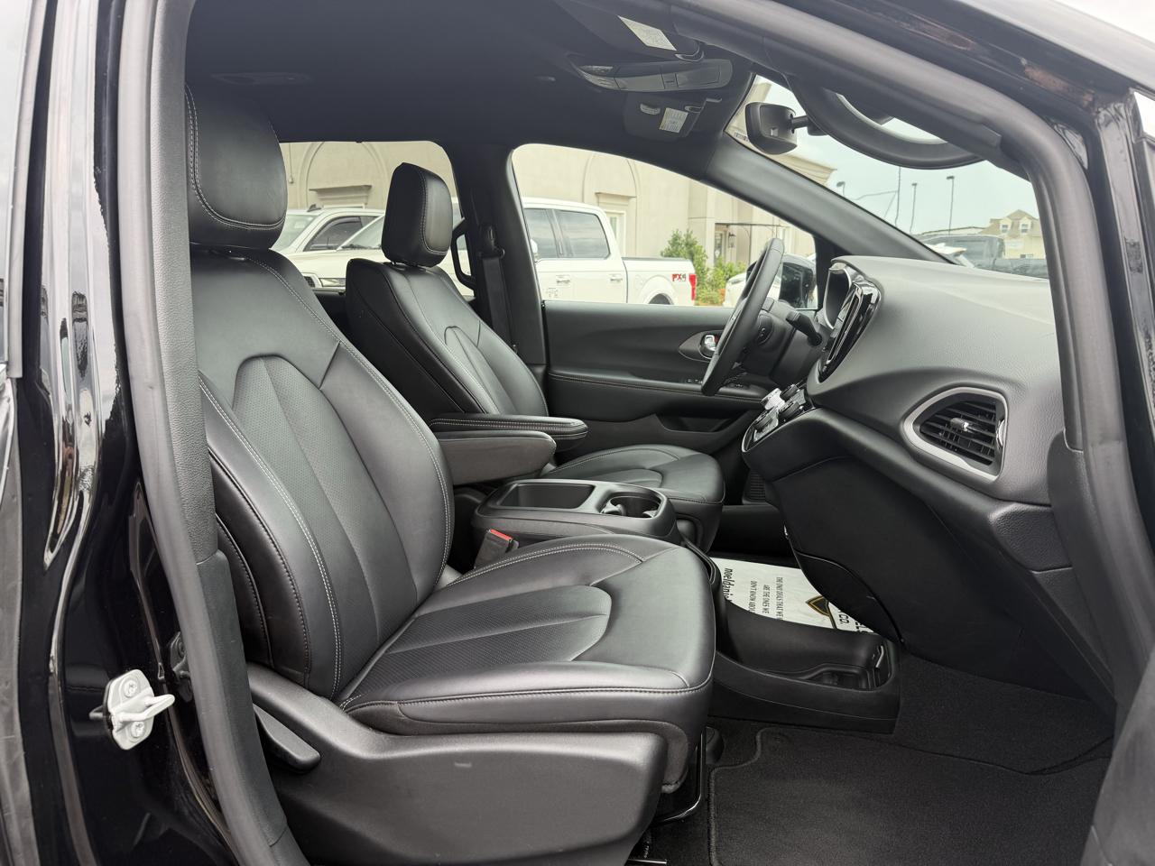 Chrysler Pacifica Select 2025