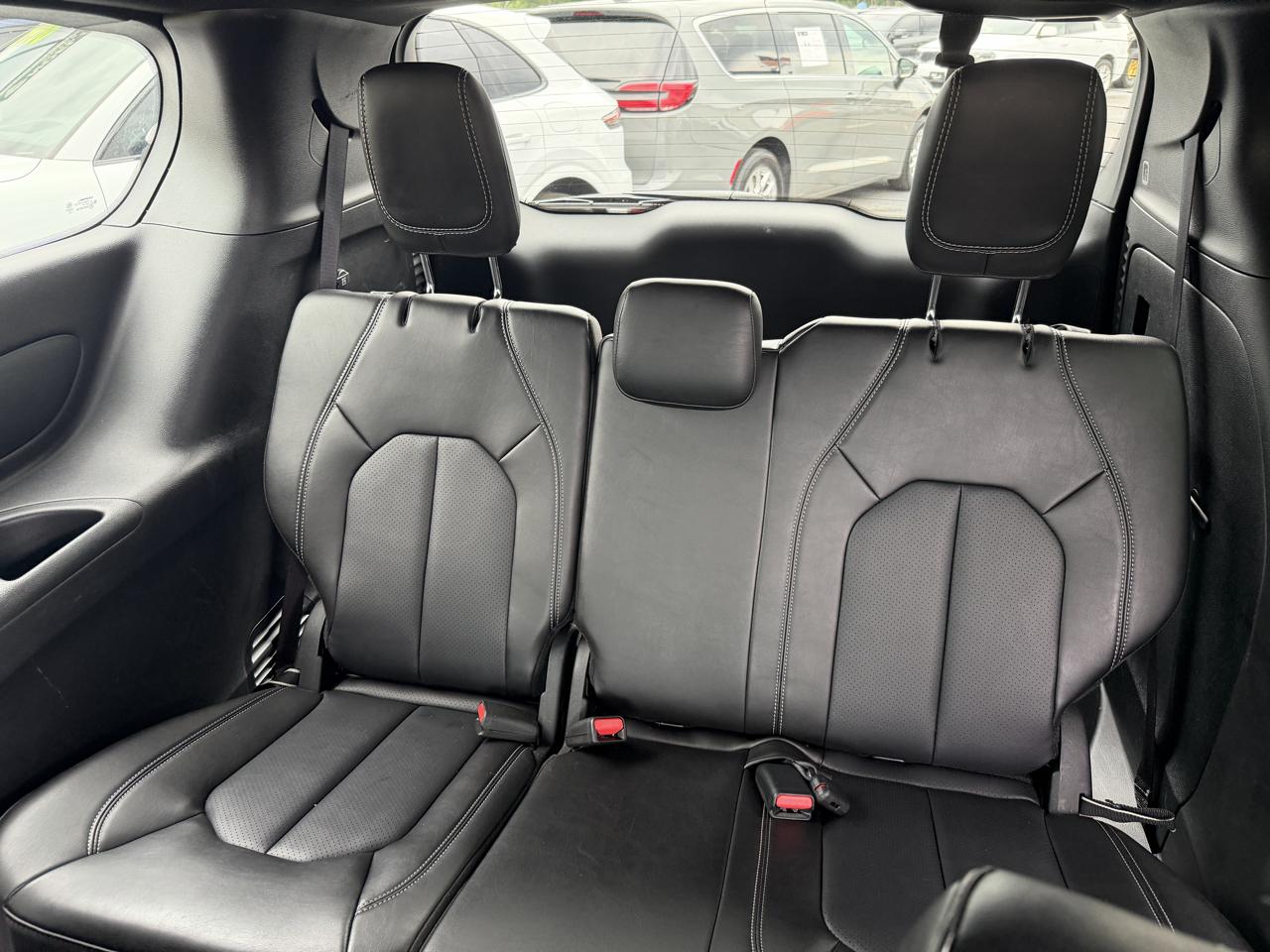Chrysler Pacifica Select 2025