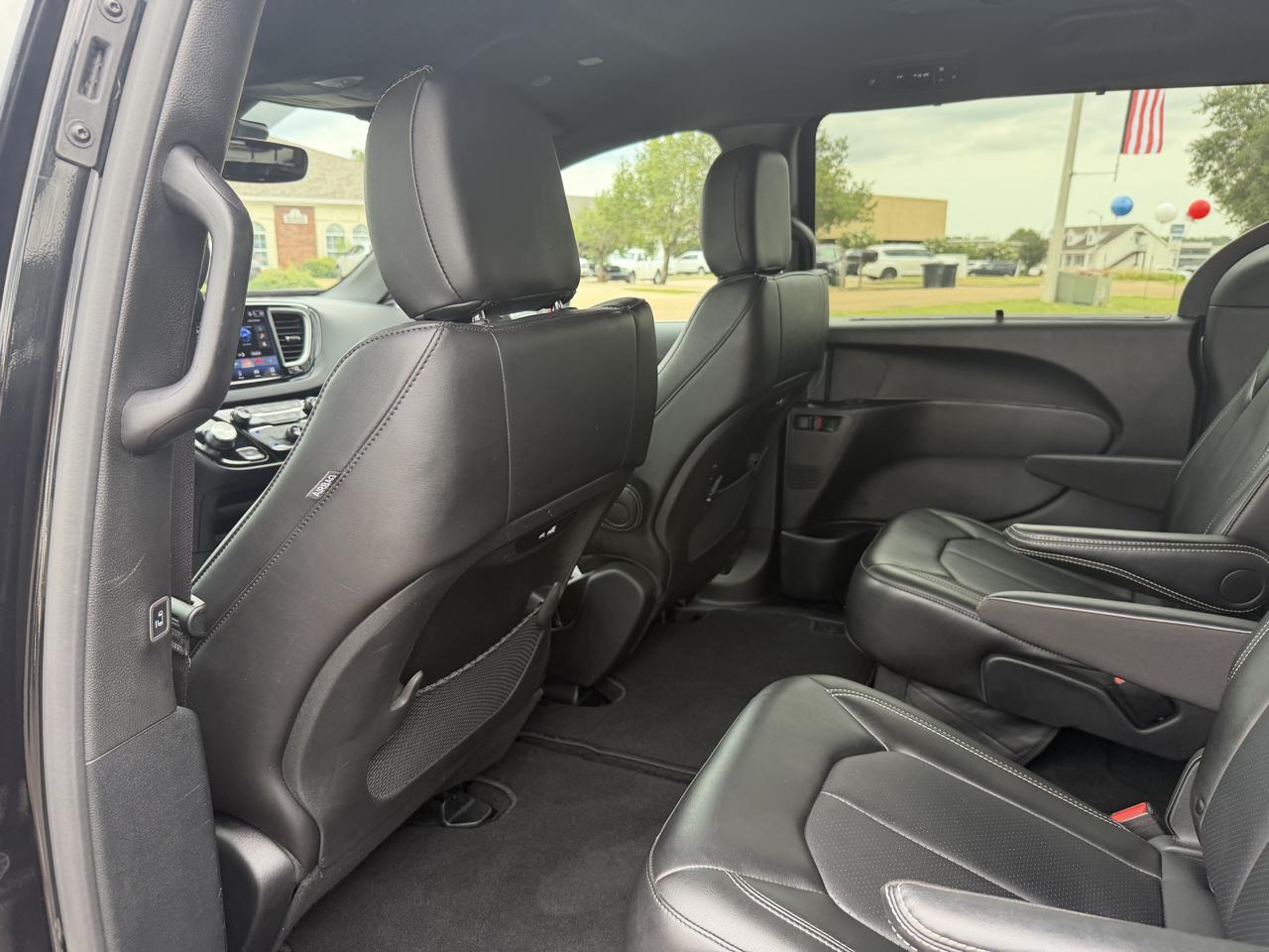 Chrysler Pacifica Select 2025
