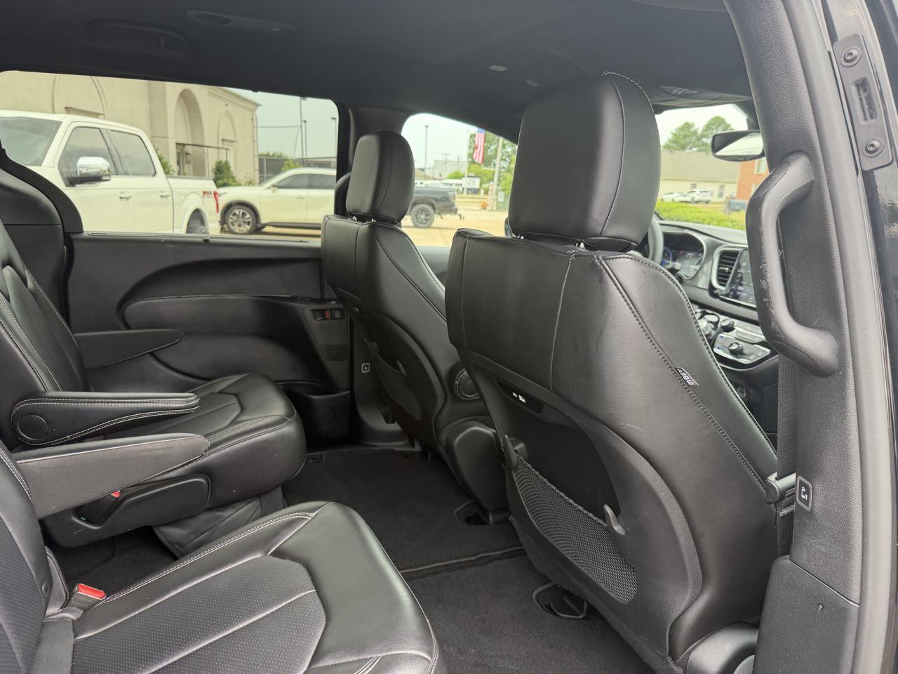 Chrysler Pacifica Select 2025