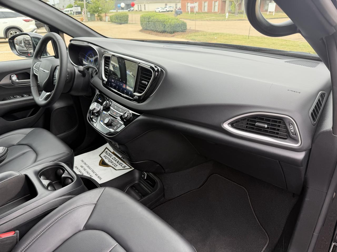 Chrysler Pacifica Select 2025