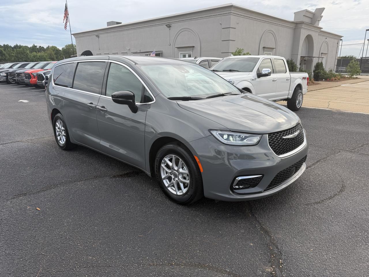 Chrysler Pacifica Select 2025