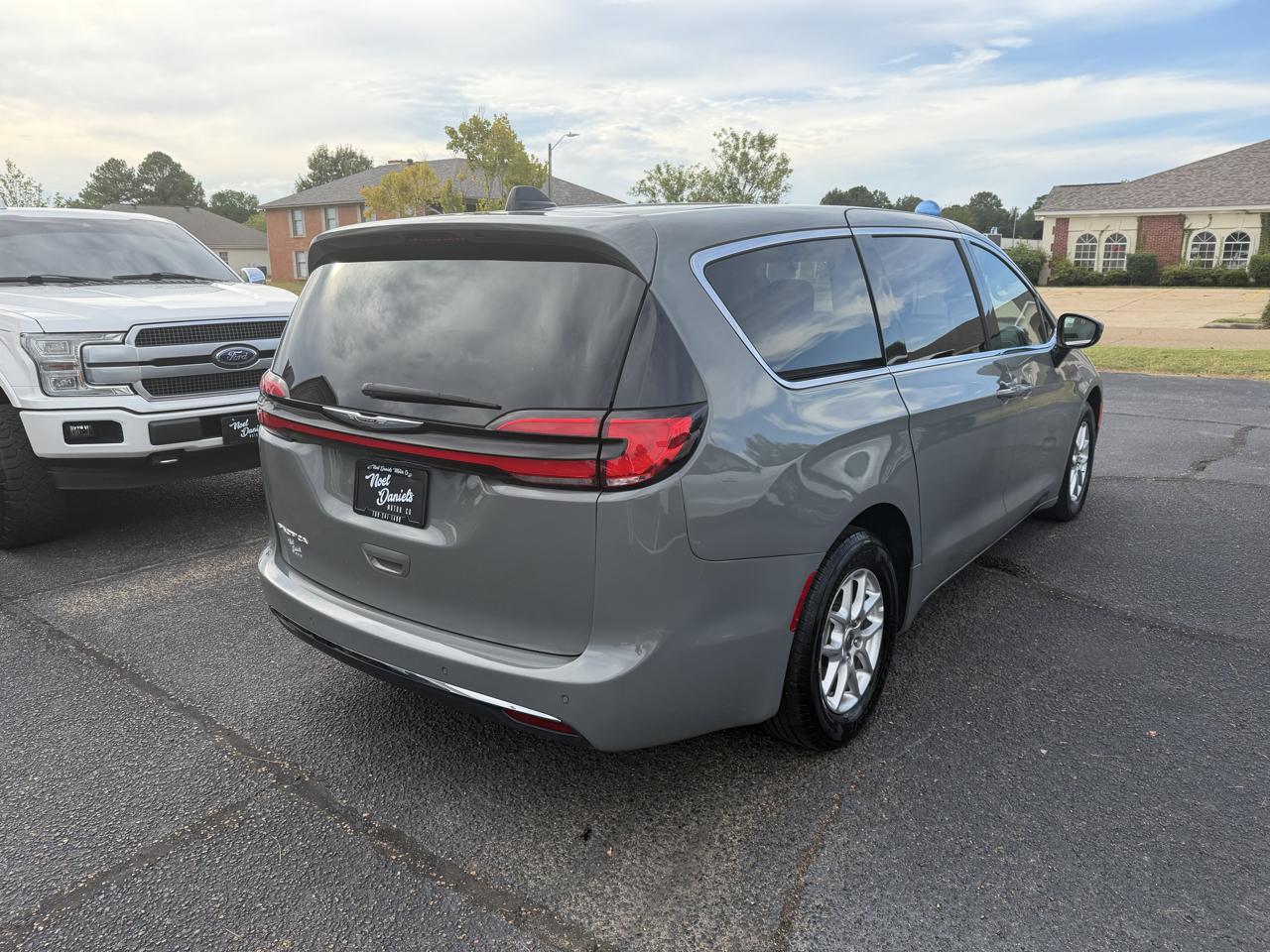 Chrysler Pacifica Select 2025